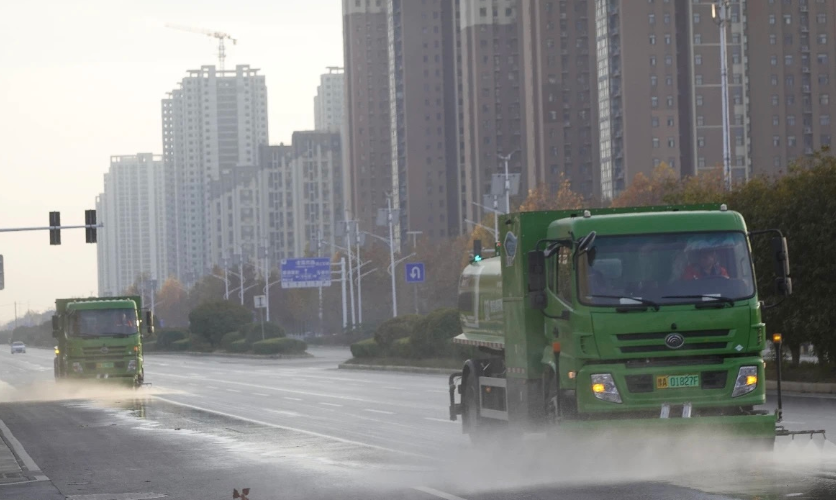 首批10臺氫能源環(huán)衛(wèi)車在鄭州市經(jīng)開區(qū)“上崗” 環(huán)衛(wèi)工作正式邁入氫能源時代