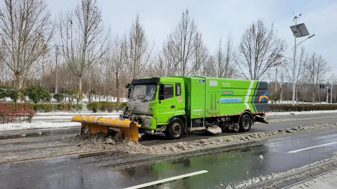 闻雪而动！傲蓝得环境破冰除雪保畅通，保障市民复工出行安全！