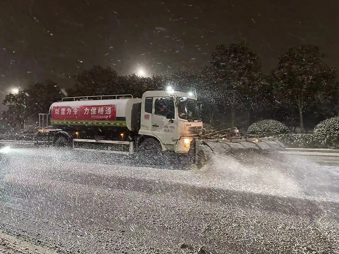 责任温暖丨暴雨不断，守护不止！致敬雨中逆行者