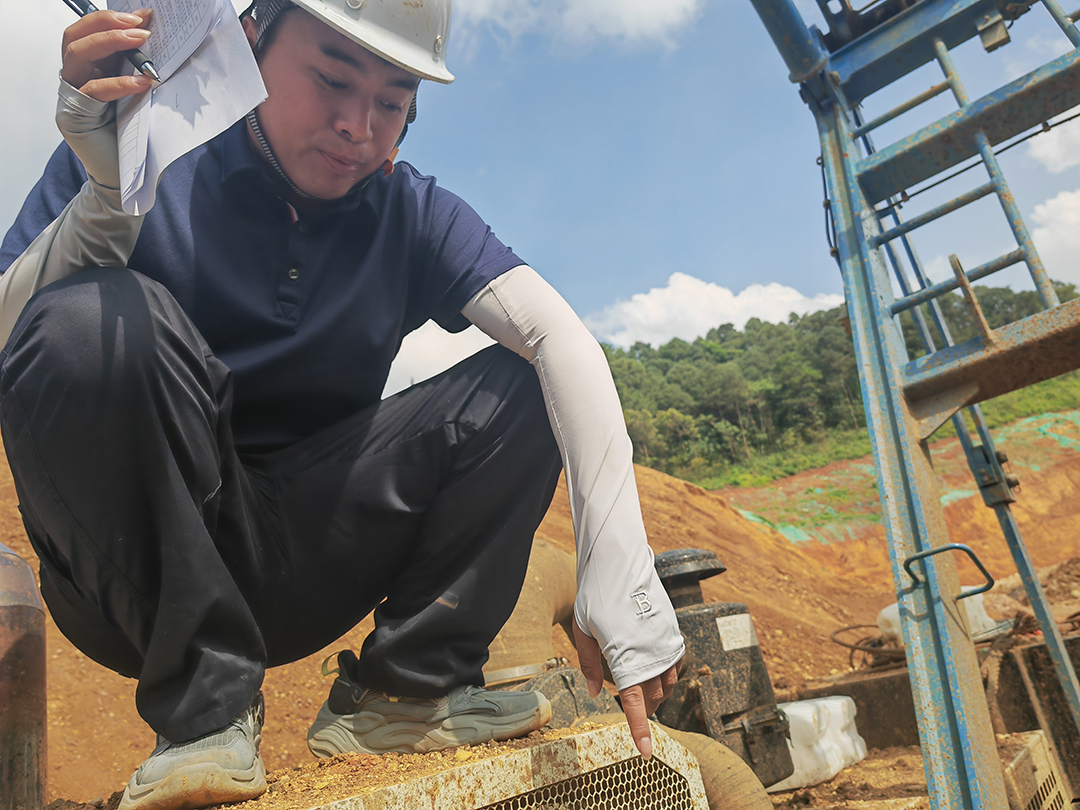 下载金沙集团重装夏季服务万里行：烈日下的温情守护与坚定前行！