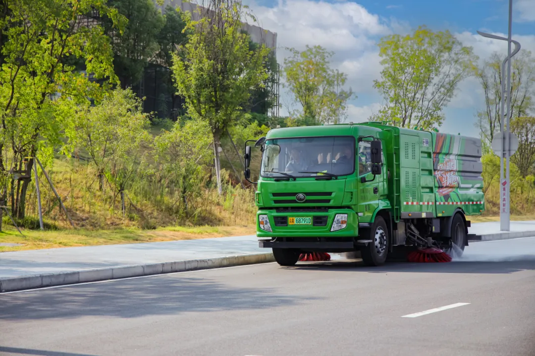 揭秘！這輛環(huán)衛(wèi)車，如何征服山城重慶？