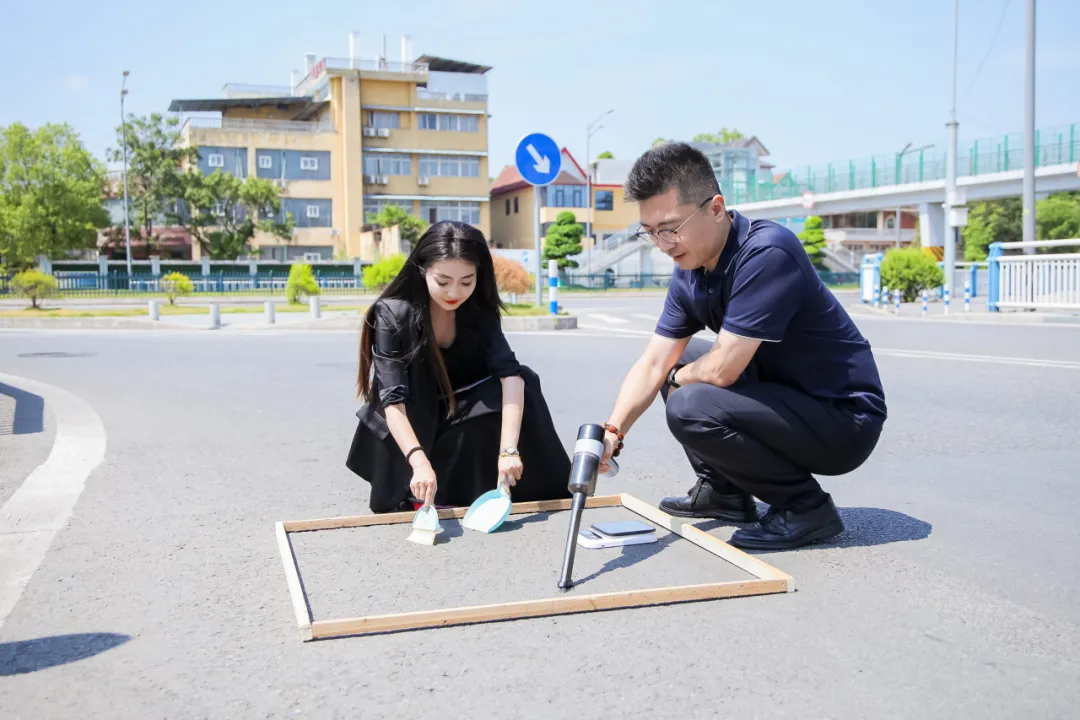 揭秘！這輛環(huán)衛(wèi)車，如何征服山城重慶？