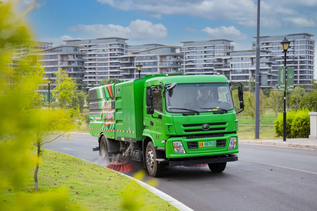 揭秘！這輛環(huán)衛(wèi)車，如何征服山城重慶？