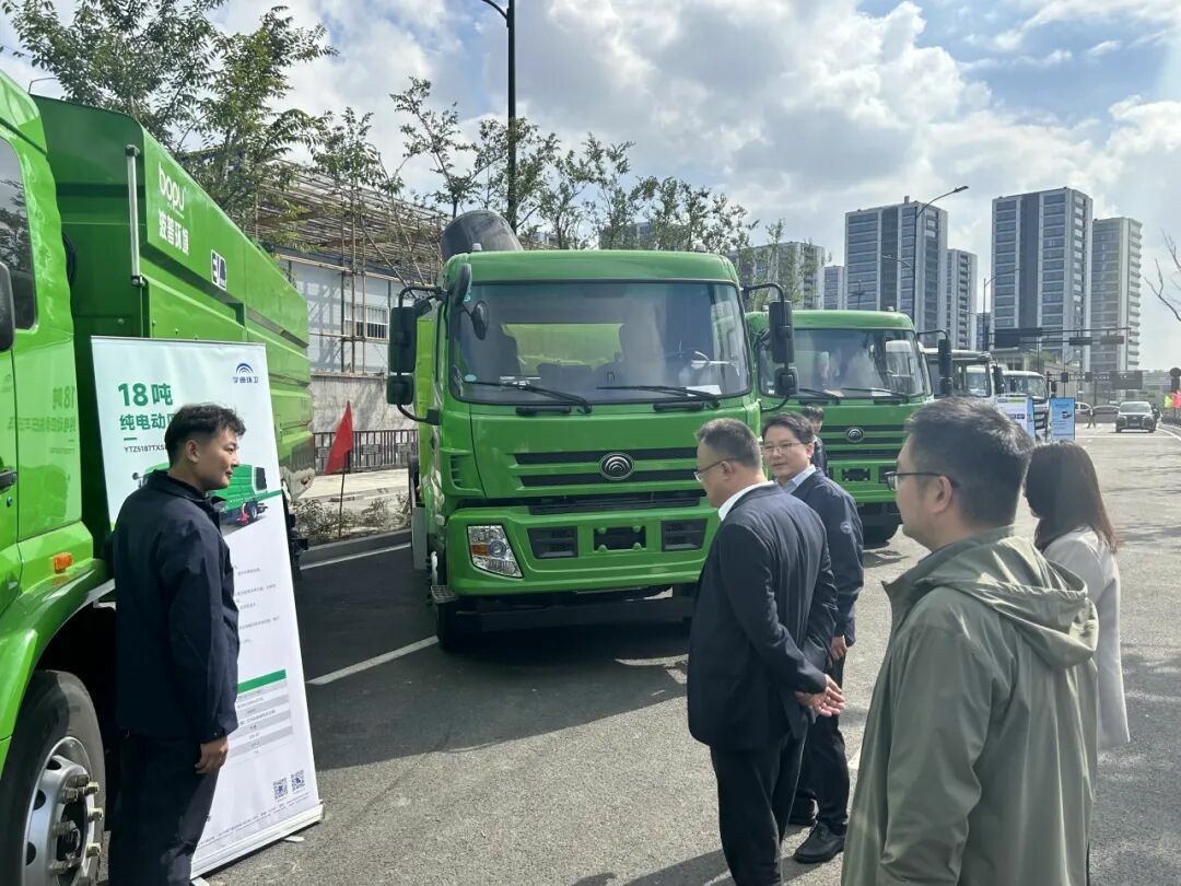 看见TA的名字,致敬不凡坚守!宇通环卫祝所有环卫工人节日快乐! 看见TA的名字,致敬不凡坚守!宇通环卫祝所有环卫工人节日快乐!