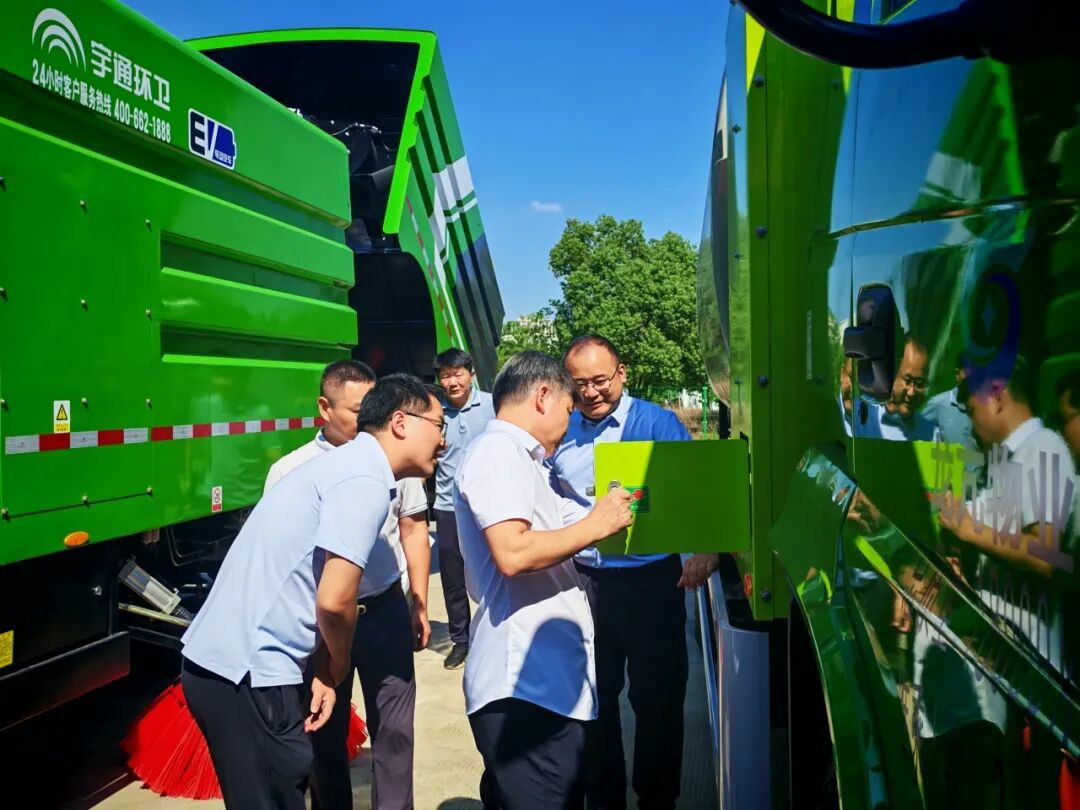 看见TA的名字,致敬不凡坚守!宇通环卫祝所有环卫工人节日快乐! 看见TA的名字,致敬不凡坚守!宇通环卫祝所有环卫工人节日快乐!