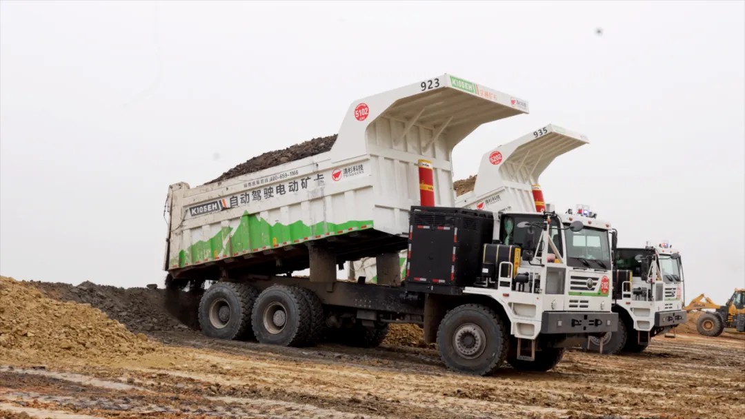 喜报！宇通矿卡荣膺“2025砂石装备·技术创新标杆企业”，助力矿区高效发展！