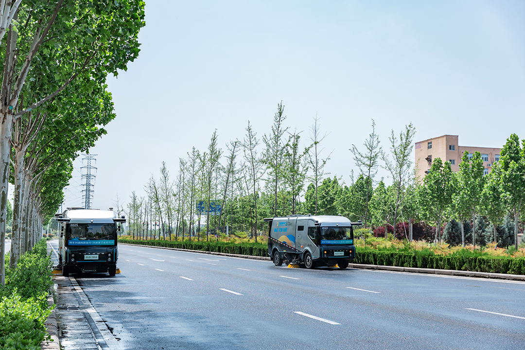 自動駕駛洗掃車亮相宇通環(huán)衛(wèi)新品發(fā)布會，傲藍(lán)得運(yùn)營成效引關(guān)注