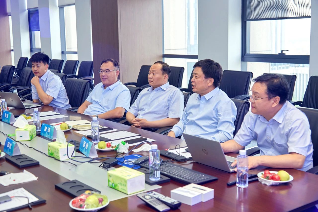 校企攜手，共筑未來(lái)——中國(guó)礦業(yè)大學(xué)、遼寧工程技術(shù)大學(xué)等院校專家齊聚宇通，共解新能源礦卡減碳密碼！