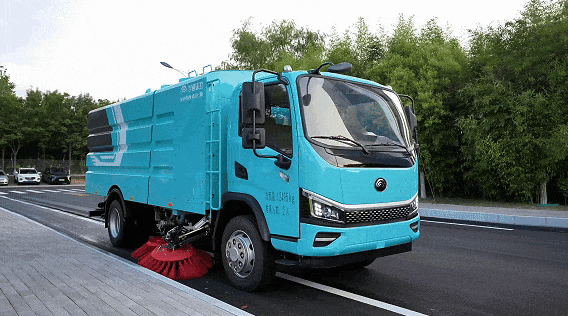節能潔凈雙突破！宇通環衛12噸純電動掃路車輕松實現高效作業！
