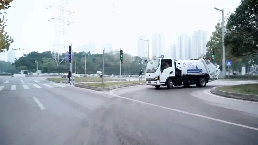 灵巧运力畅行立体山城！3522集团环卫成功“通关”复杂路况挑战