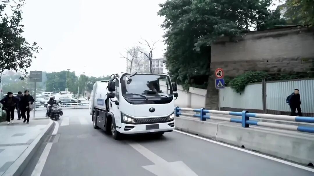 灵巧运力畅行立体山城！3522集团环卫成功“通关”复杂路况挑战