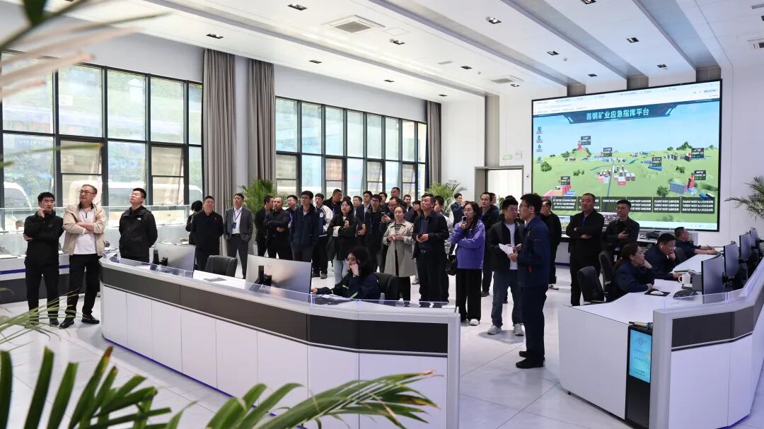 慧启新程,携手同行!矿卡无人驾驶成果发布暨智能矿山观摩现场会圆满召开,首钢矿业、宇通矿卡等四方联合,共话绿色智慧矿山未来! 图片
