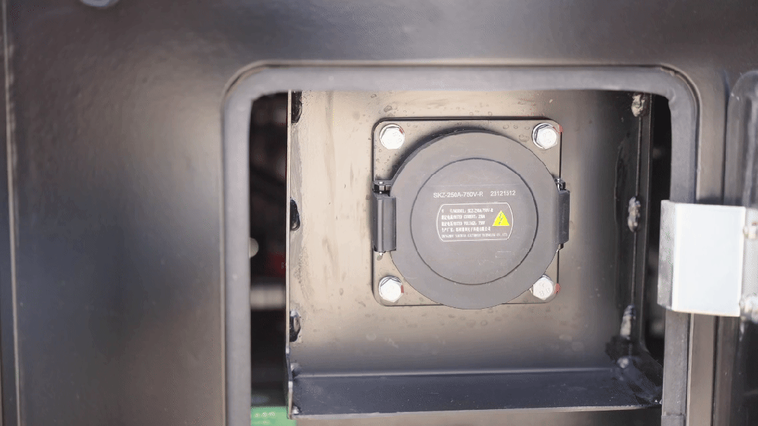 「宇」见好车丨突破续航焦虑！18吨增程式混动压缩车作业实力拉满！