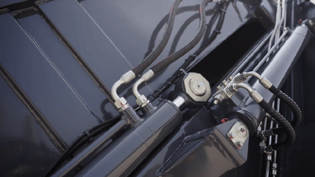 「宇」见好车丨突破续航焦虑！18吨增程式混动压缩车作业实力拉满！