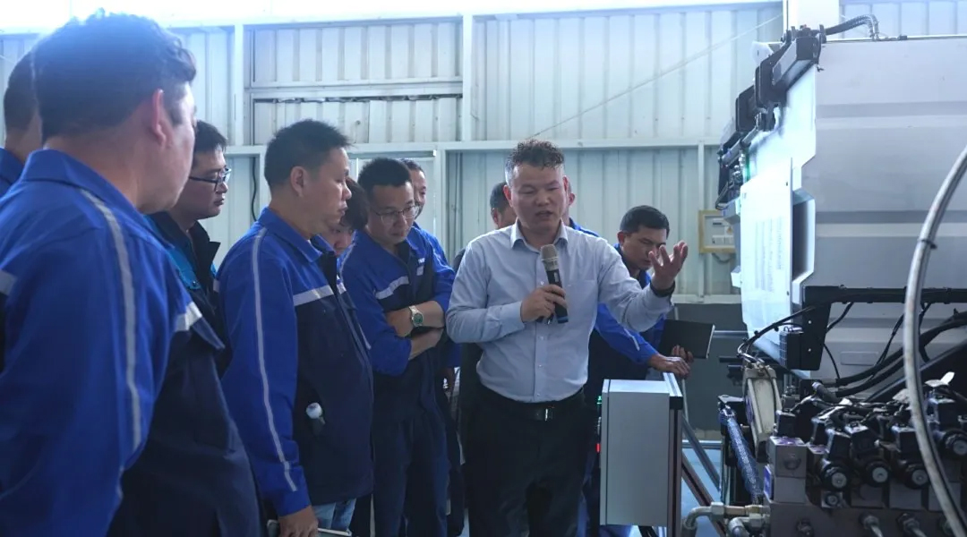 价值连城 | 强强联合！携手环境集团开展宇通环卫维保大讲堂