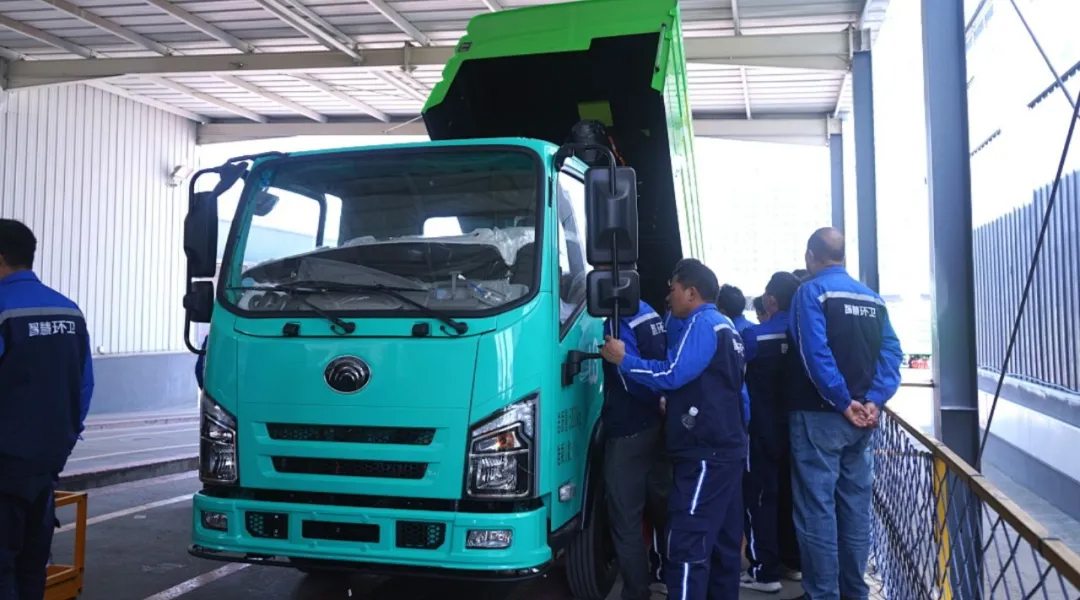 价值连城 | 强强联合！携手环境集团开展宇通环卫维保大讲堂