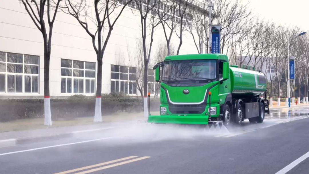 「宇」见好车 | 宇通环卫25吨纯电高压清洗车，长距离道路清洗高性价比之选