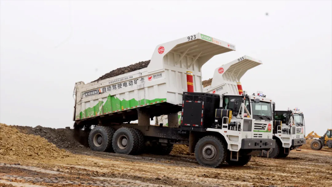 入选TOP100！宇通矿卡亮相“第十五届中国水泥产业峰会”，助力行业绿色智能转型！