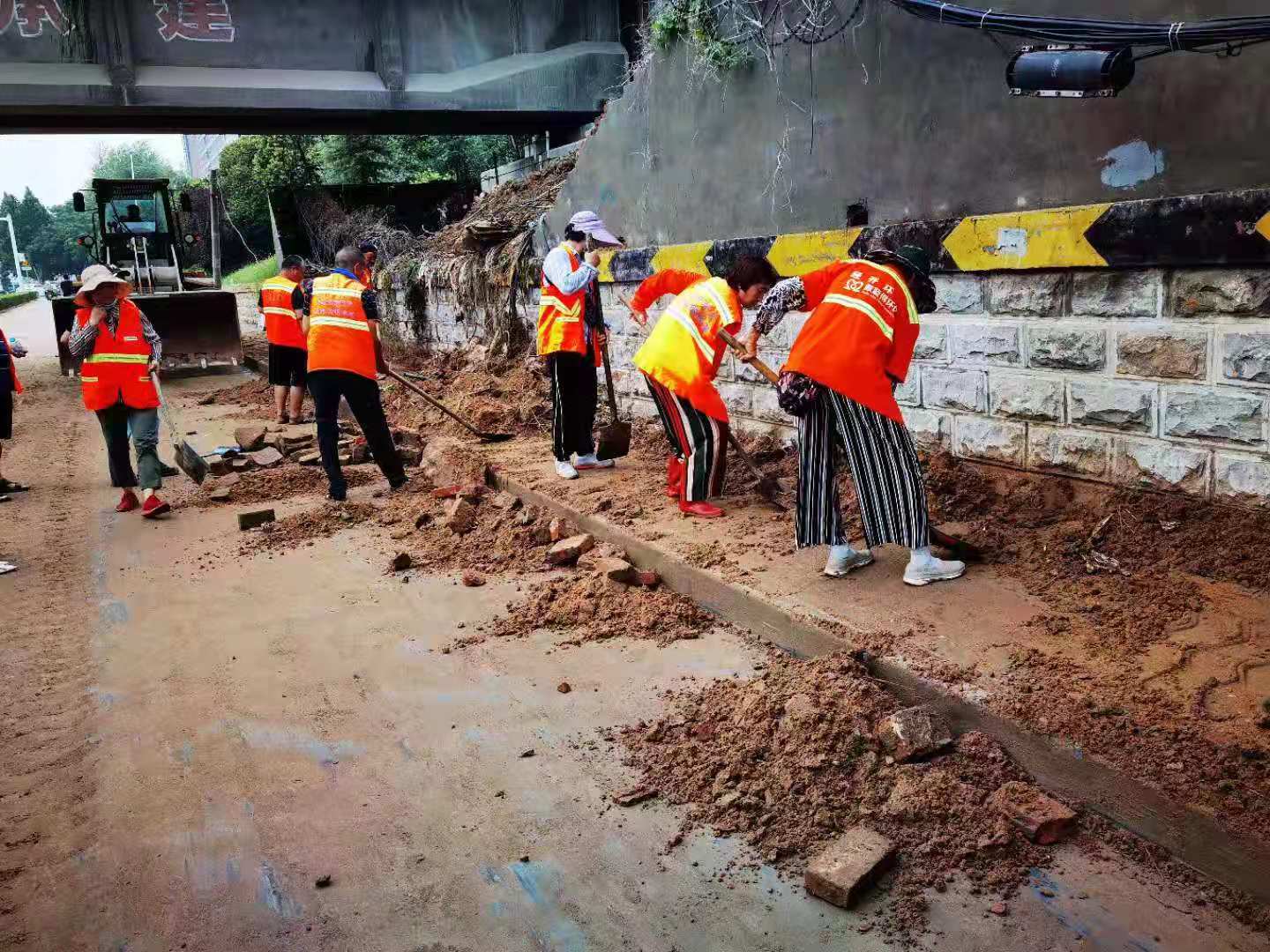 齊心協(xié)力，做好災(zāi)后重建工作