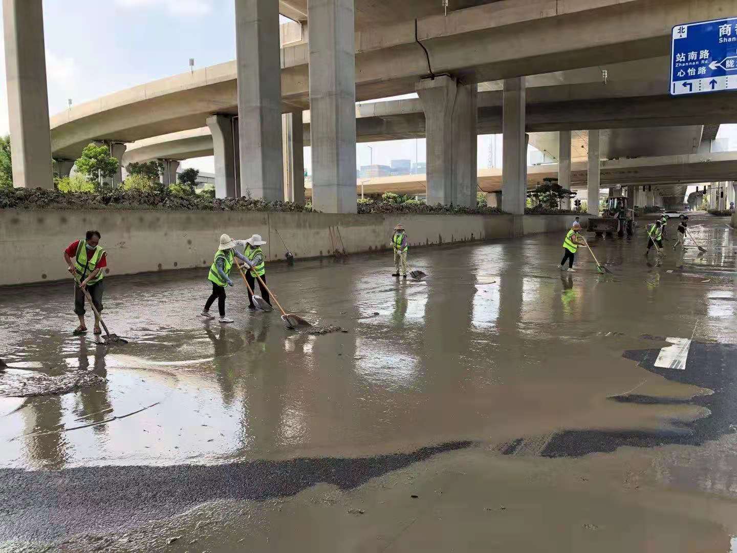 齊心協(xié)力，做好災(zāi)后重建工作