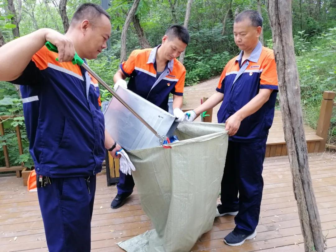 活動┃傲藍得上街項目開展“黨員亮身份”主題黨工活動