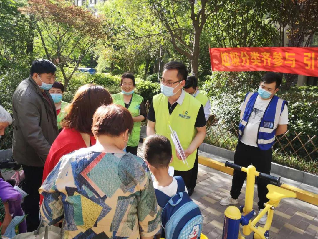 垃圾分類專題┃“看圖入桶”中原區(qū)綠東村街道辦事處開展垃圾分類宣傳活動