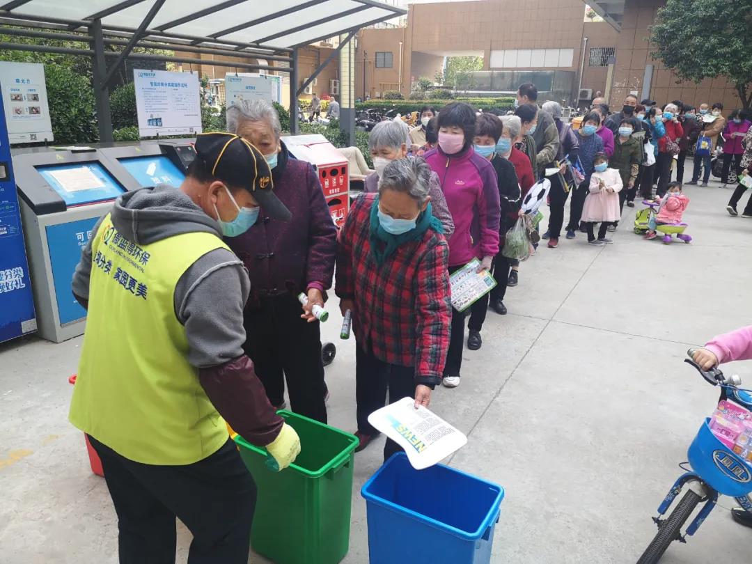 垃圾分類專題┃傲藍得環(huán)保協(xié)助建設(shè)路街道辦事處開展垃圾分類活動