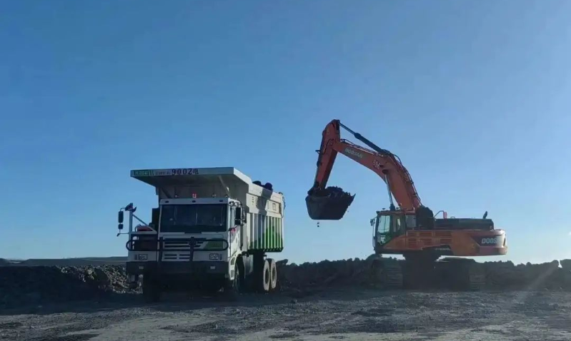 央媒點贊！宇通純電礦卡助力國家電投建設(shè)綠色礦山獲《光明日報》刊載報道